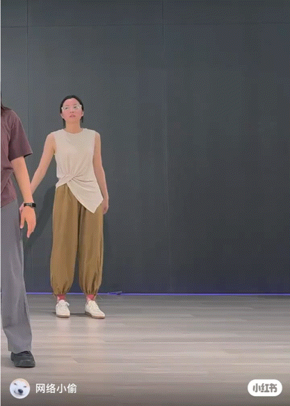 全网播放量超5亿,这届年轻人“偷感很重” 全网播放量超5亿,这届年轻人“偷感很重”