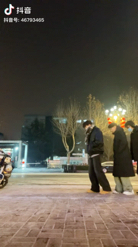 全网播放量超5亿,这届年轻人“偷感很重” 全网播放量超5亿,这届年轻人“偷感很重”