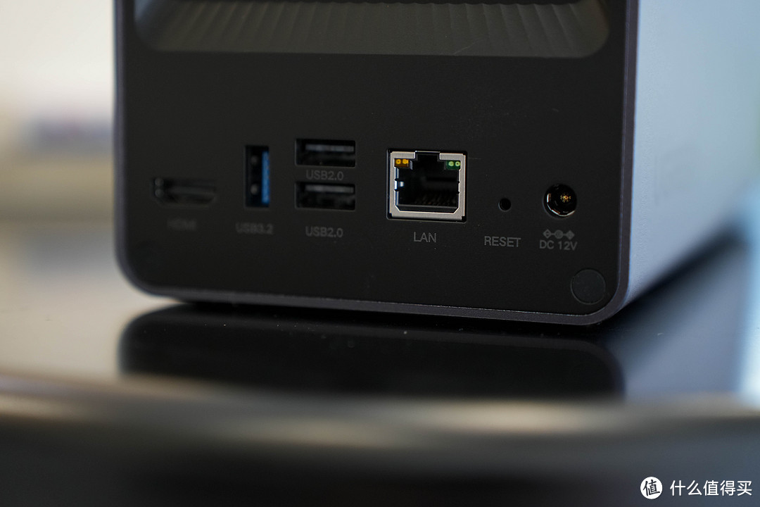 自从买了NAS，打工牛马翻身做主人，上班下电影晚上看电影，好不快落~~