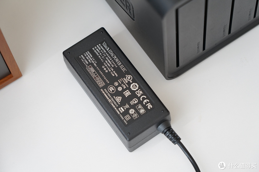 数据备份简单好用、88TB超大存储：铁马威D4-320硬盘柜分享