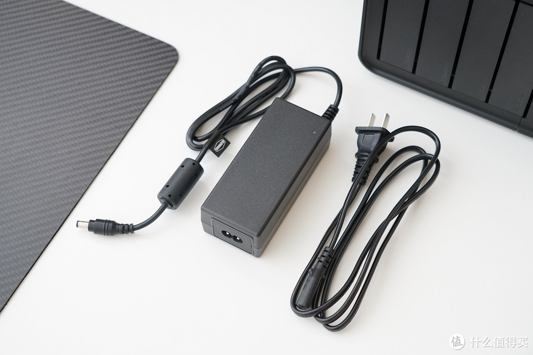 数据备份简单好用、88TB超大存储：铁马威D4-320硬盘柜分享