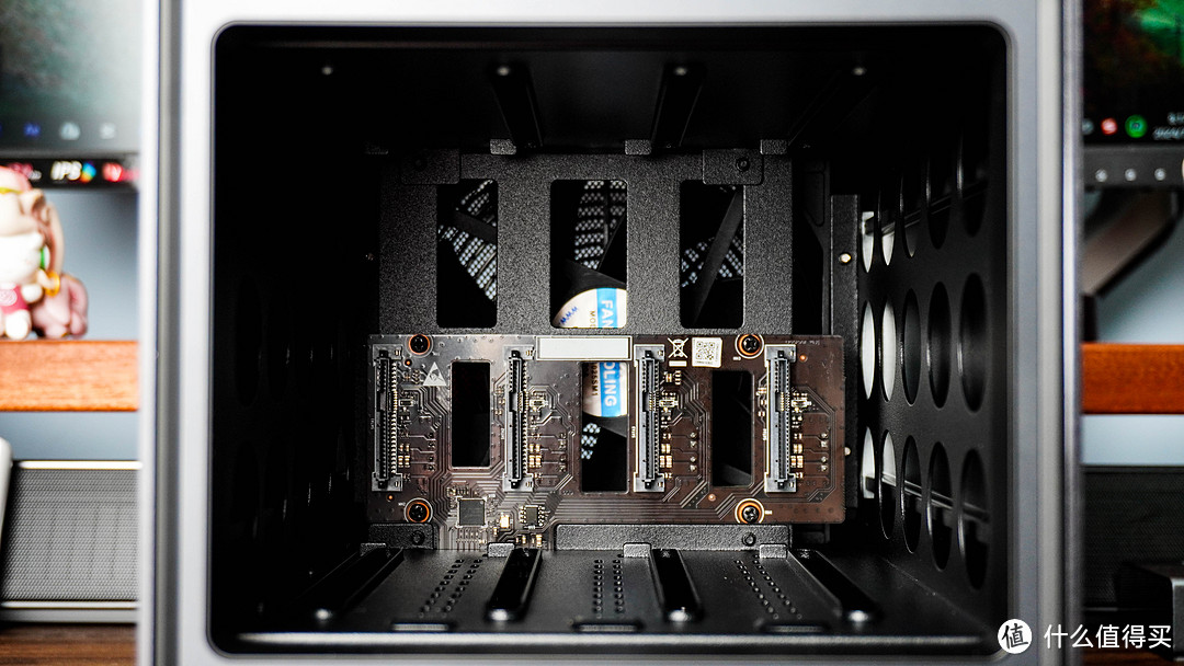 随身存储时代来了！绿联DXP4800让NAS家庭化