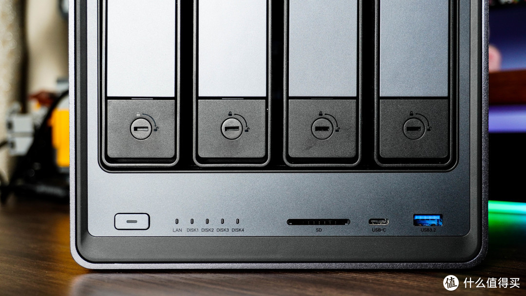 随身存储时代来了！绿联DXP4800让NAS家庭化