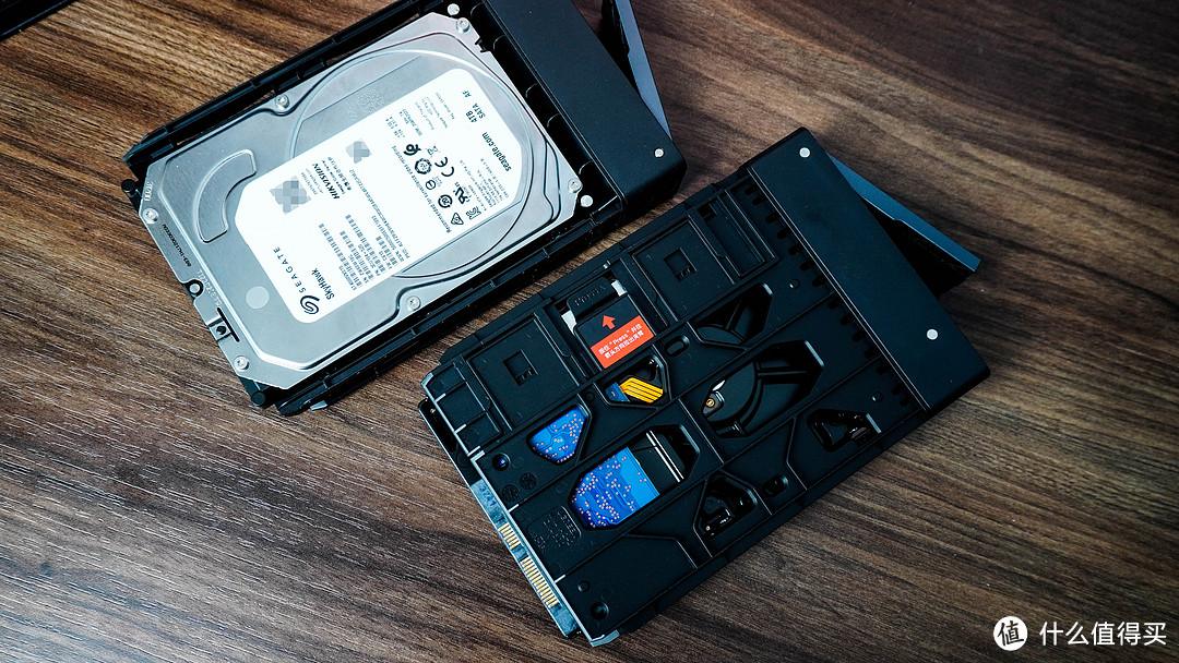 随身存储时代来了！绿联DXP4800让NAS家庭化