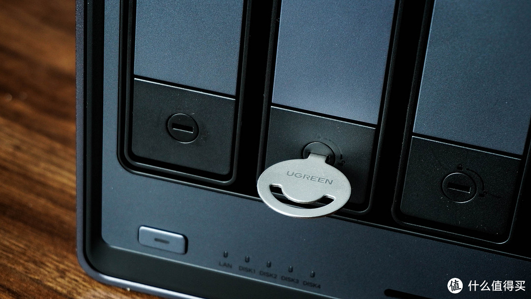 随身存储时代来了！绿联DXP4800让NAS家庭化