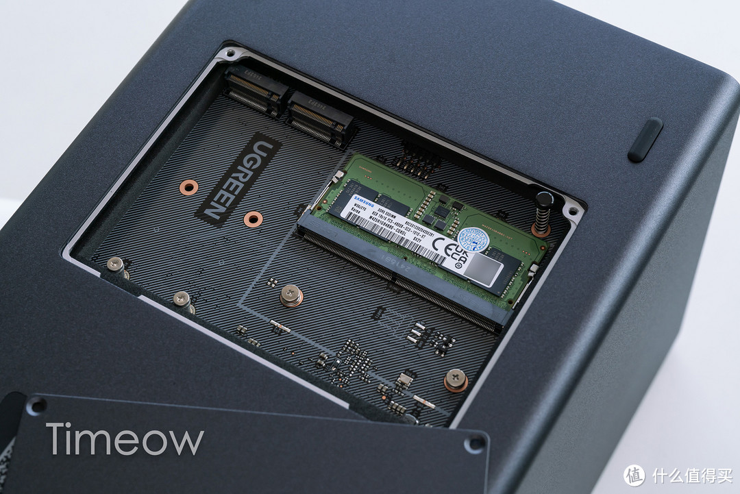 一台搞定全家人的照片备份!影音、办公、安全功能全面进化 聊一聊全新的绿联DXP4800私有云NAS 一台搞定全家人的照片备份!影音、办公、安全功能全面进化 聊一聊全新的绿联DXP4800私有云NAS