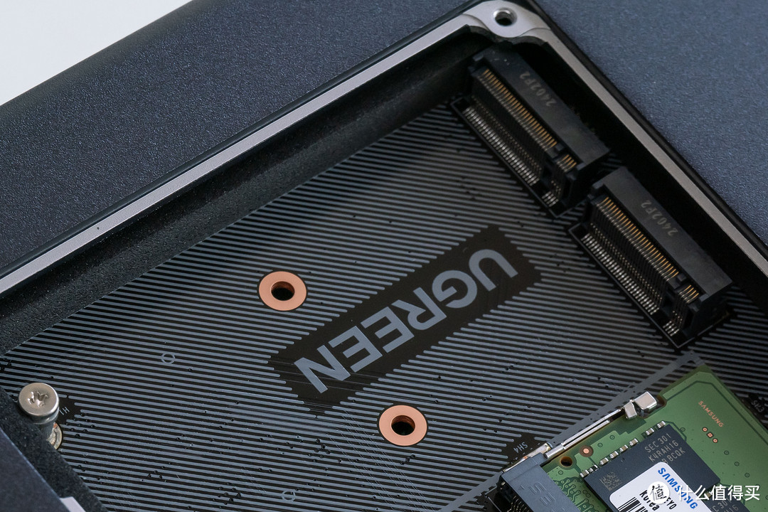 一台搞定全家人的照片备份!影音、办公、安全功能全面进化 聊一聊全新的绿联DXP4800私有云NAS 一台搞定全家人的照片备份!影音、办公、安全功能全面进化 聊一聊全新的绿联DXP4800私有云NAS