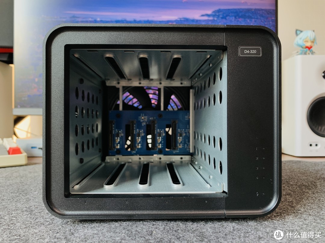 存储空间不够？数据怕丢失？扩容备份就选铁威马D4-320硬盘柜