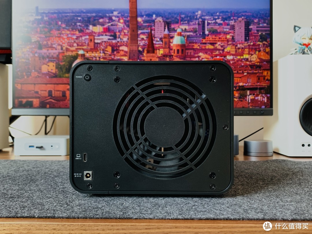 存储空间不够？数据怕丢失？扩容备份就选铁威马D4-320硬盘柜