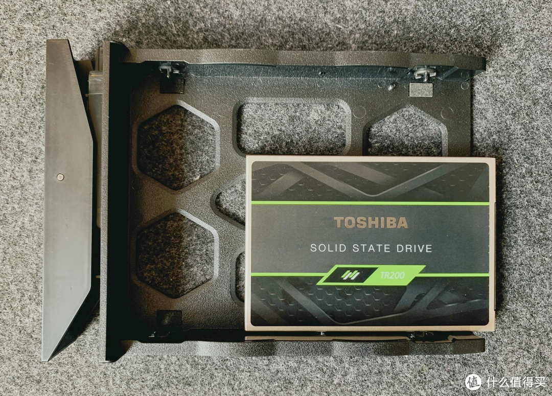 存储空间不够？数据怕丢失？扩容备份就选铁威马D4-320硬盘柜