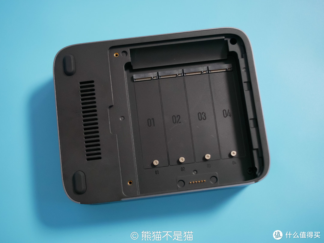 UGOS Pro现在如何了？全闪NAS真的有用吗？开箱绿联全闪NAS—DXP480T PLUS