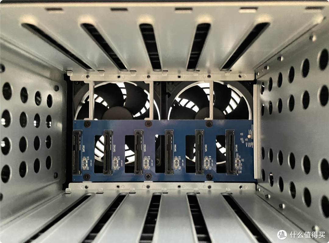 铁威马 新机 F6-424 Max + TOS 6正式版首测!搭载i5处理器的6盘位性能怪兽 铁威马 新机 F6-424 Max + TOS 6正式版首测!搭载i5处理器的6盘位性能怪兽