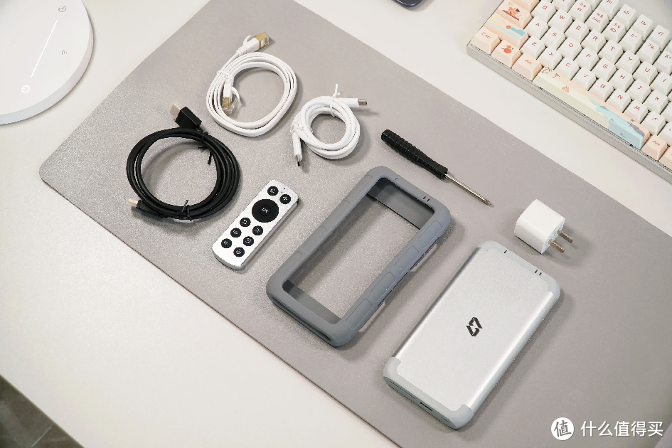 极空间私有云T2 随身数据魔盒亮相IFA展，便携式NAS成出差必备神器