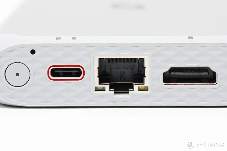 极空间私有云T2 随身数据魔盒亮相IFA展，便携式NAS成出差必备神器