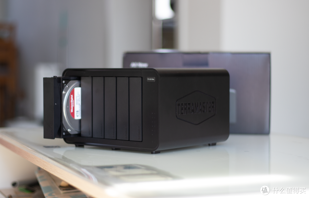 一步登顶 舒适养老 铁威马MAX级NAS 6机械+2固态 搭载全新内核系统TOS 6——F6-424 Max