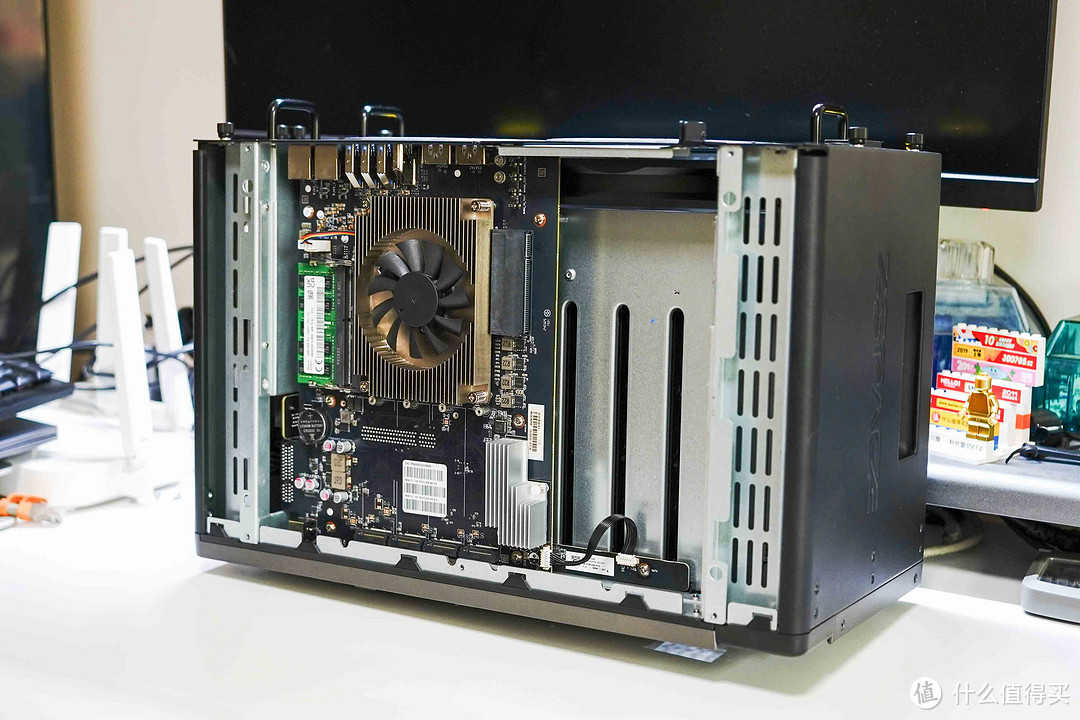 全新操作系统+模块化硬件设计丨企业级NAS极空间P8首发拆解评测 全新操作系统+模块化硬件设计丨企业级NAS极空间P8首发拆解评测