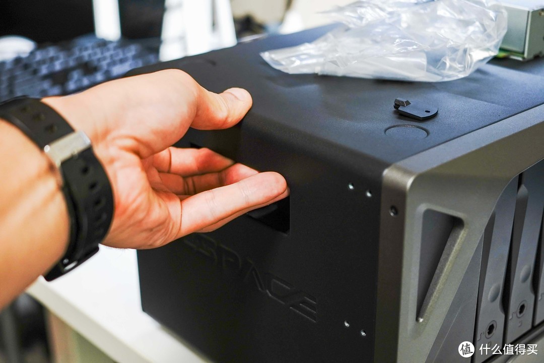 全新操作系统+模块化硬件设计丨企业级NAS极空间P8首发拆解评测 全新操作系统+模块化硬件设计丨企业级NAS极空间P8首发拆解评测