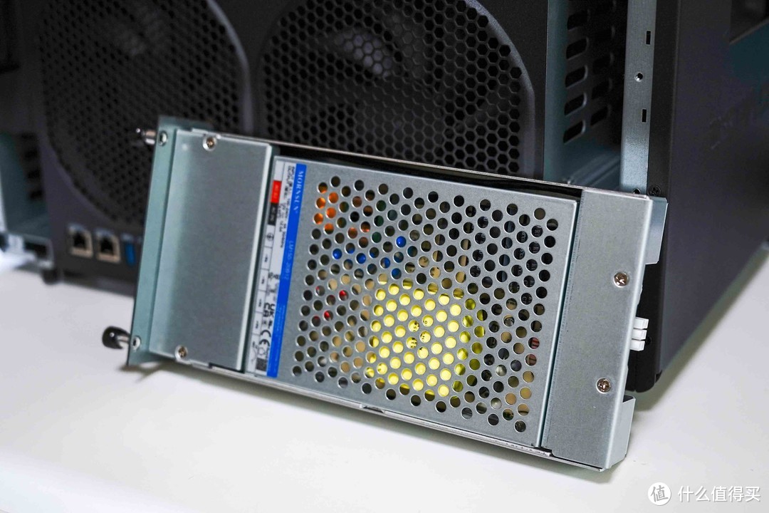 全新操作系统+模块化硬件设计丨企业级NAS极空间P8首发拆解评测 全新操作系统+模块化硬件设计丨企业级NAS极空间P8首发拆解评测