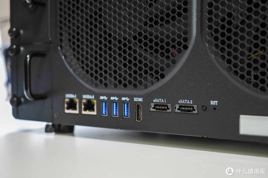 全新操作系统+模块化硬件设计丨企业级NAS极空间P8首发拆解评测 全新操作系统+模块化硬件设计丨企业级NAS极空间P8首发拆解评测