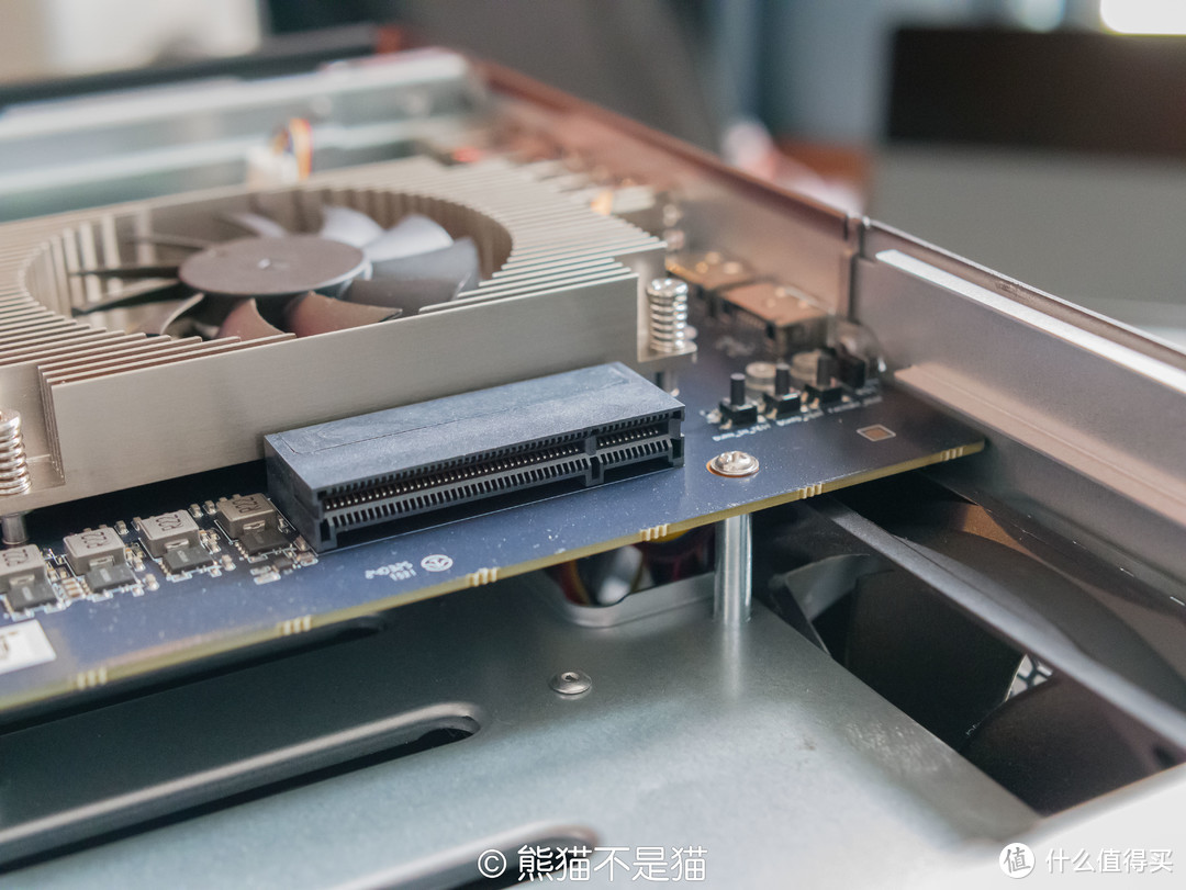 开疆！极空间企业级解决方案，迈向专业化的第一步——极空间P8上手体验