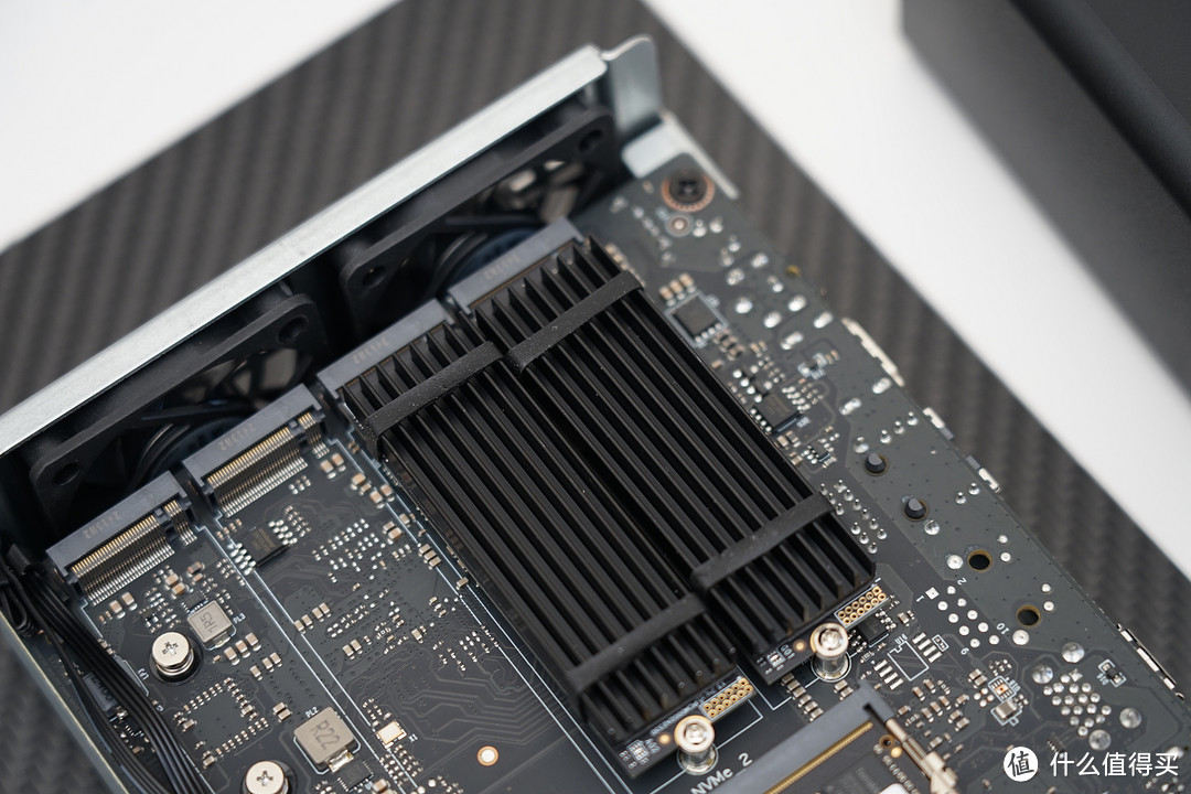 巴掌大小的私有云NAS,M.2全固态8盘设计:铁威马F8 SSD Plus评测 巴掌大小的私有云NAS,M.2全固态8盘设计:铁威马F8 SSD Plus评测