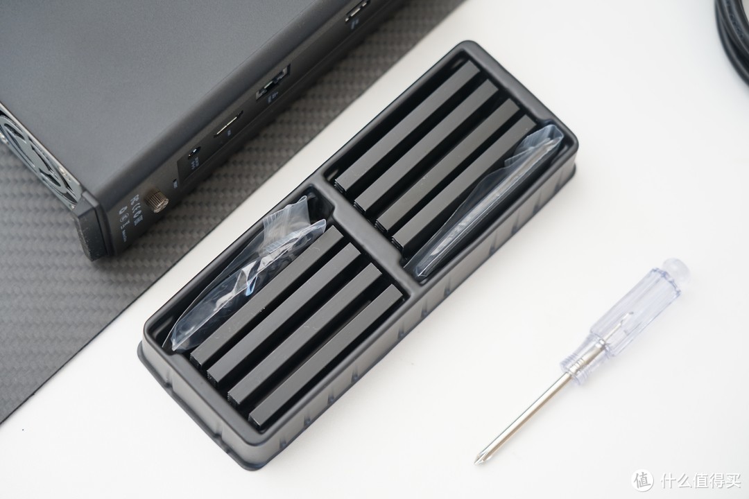 巴掌大小的私有云NAS,M.2全固态8盘设计:铁威马F8 SSD Plus评测 巴掌大小的私有云NAS,M.2全固态8盘设计:铁威马F8 SSD Plus评测