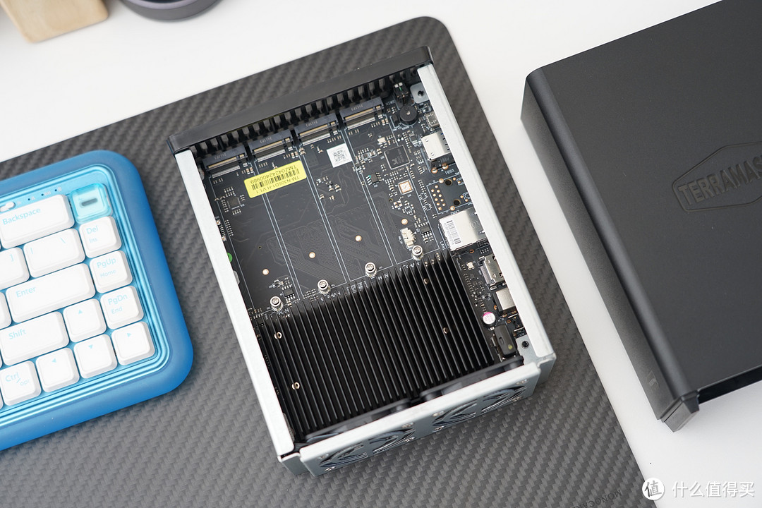 巴掌大小的私有云NAS,M.2全固态8盘设计:铁威马F8 SSD Plus评测 巴掌大小的私有云NAS,M.2全固态8盘设计:铁威马F8 SSD Plus评测