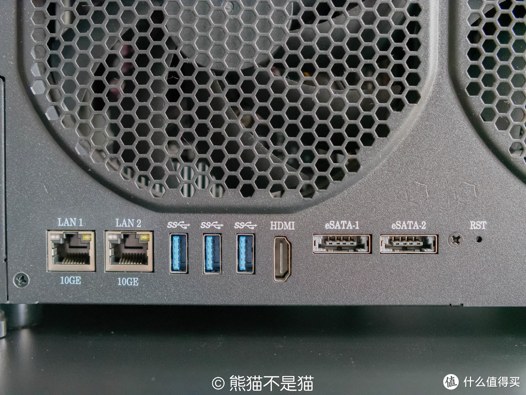 开疆！极空间企业级解决方案，迈向专业化的第一步——极空间P8上手体验