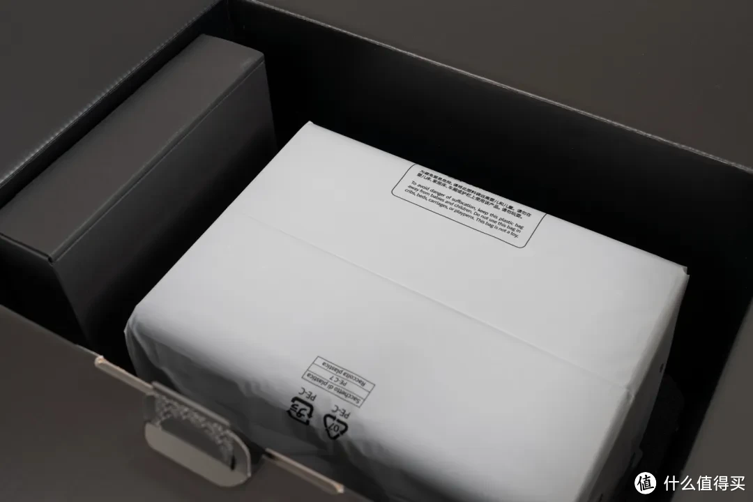 iStore OS和DSM的好伙伴，海康存储 R1 四盘位 NAS 开箱评测