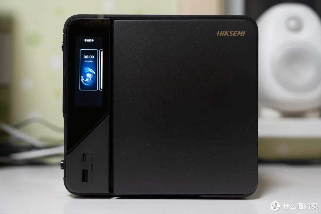 iStore OS和DSM的好伙伴，海康存储 R1 四盘位 NAS 开箱评测