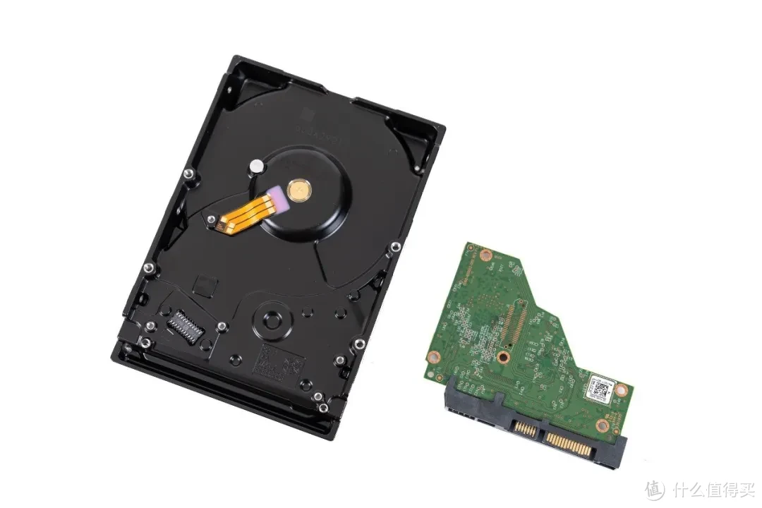 iStore OS和DSM的好伙伴，海康存储 R1 四盘位 NAS 开箱评测