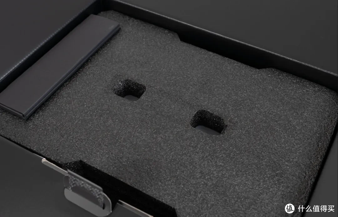 iStore OS和DSM的好伙伴，海康存储 R1 四盘位 NAS 开箱评测