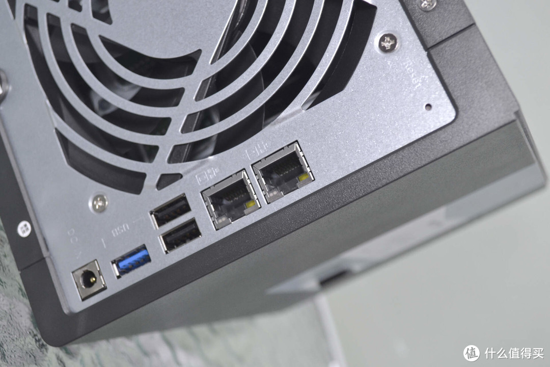 新手必看:从零开始玩转威联通TS-416 NAS 新手必看:从零开始玩转威联通TS-416 NAS