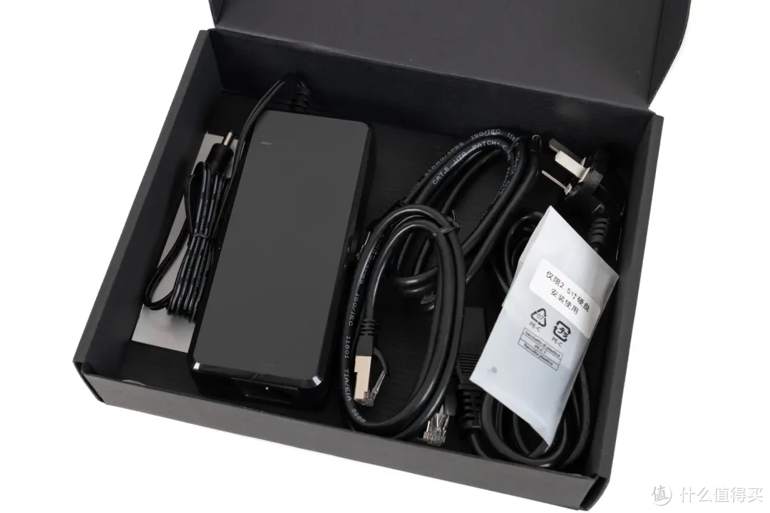 iStore OS和DSM的好伙伴，海康存储 R1 四盘位 NAS 开箱评测