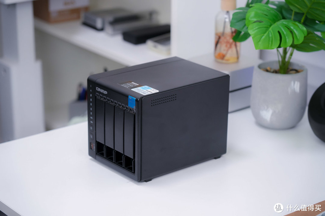 NAS深度选购丨哪怕神仙打架，也要清醒避坑，网盘、黑裙、成品机怎么选？