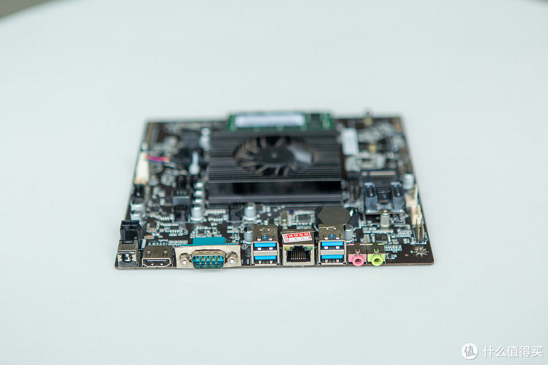 这些年折腾过的NAS第二十四期——来猜猜成本多少？J4125五网口三盘位ALL IN ONE改造！