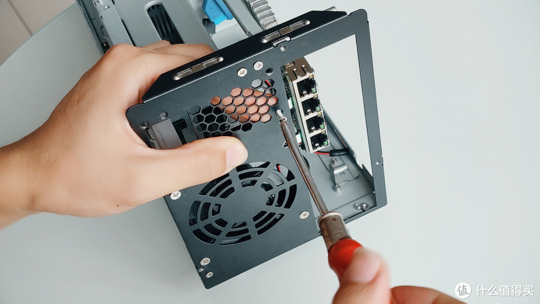 这些年折腾过的NAS第二十四期——来猜猜成本多少？J4125五网口三盘位ALL IN ONE改造！