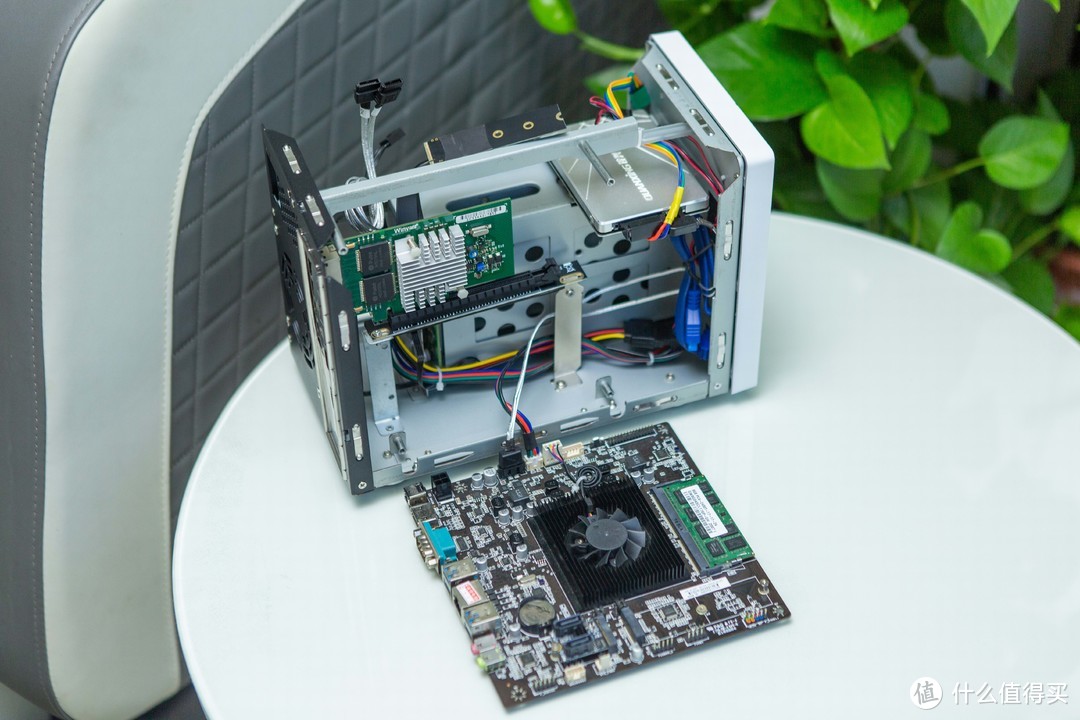 这些年折腾过的NAS第二十四期——来猜猜成本多少？J4125五网口三盘位ALL IN ONE改造！