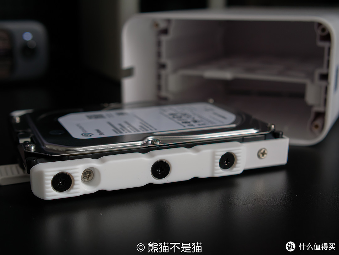 家庭数据中心，高颜值，高“回报”！最适合小白入门的NAS产品—极空间Z2Pro