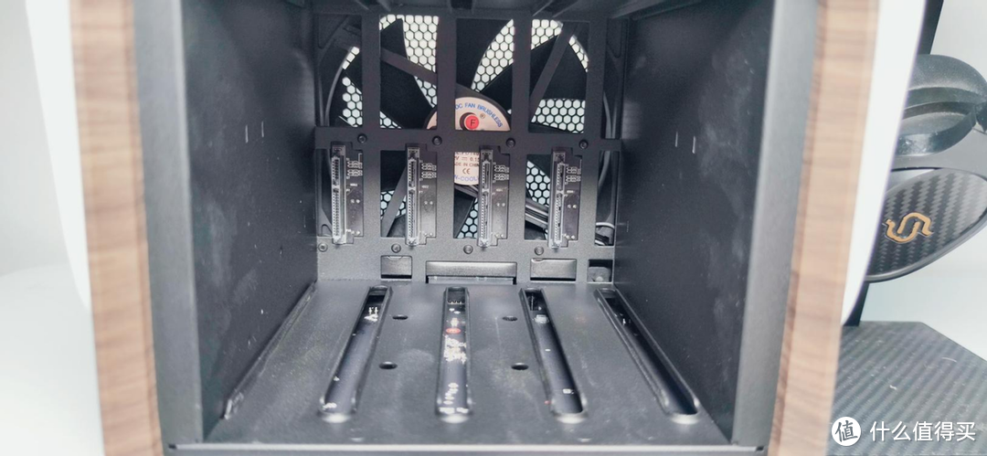 极空间Z4S：功能丰富、安全可靠的私有云产品，满足自媒体创作者的存储需求！