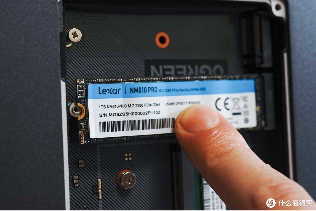 UGOS Pro还是黑群晖？用料扎实+大升级后的绿联DXP4800深度测试