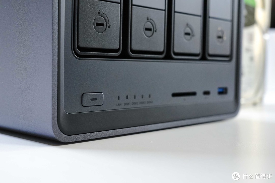 UGOS Pro还是黑群晖？用料扎实+大升级后的绿联DXP4800深度测试