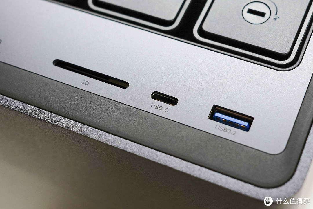 UGOS Pro还是黑群晖？用料扎实+大升级后的绿联DXP4800深度测试