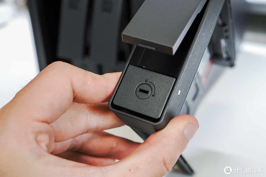 UGOS Pro还是黑群晖？用料扎实+大升级后的绿联DXP4800深度测试