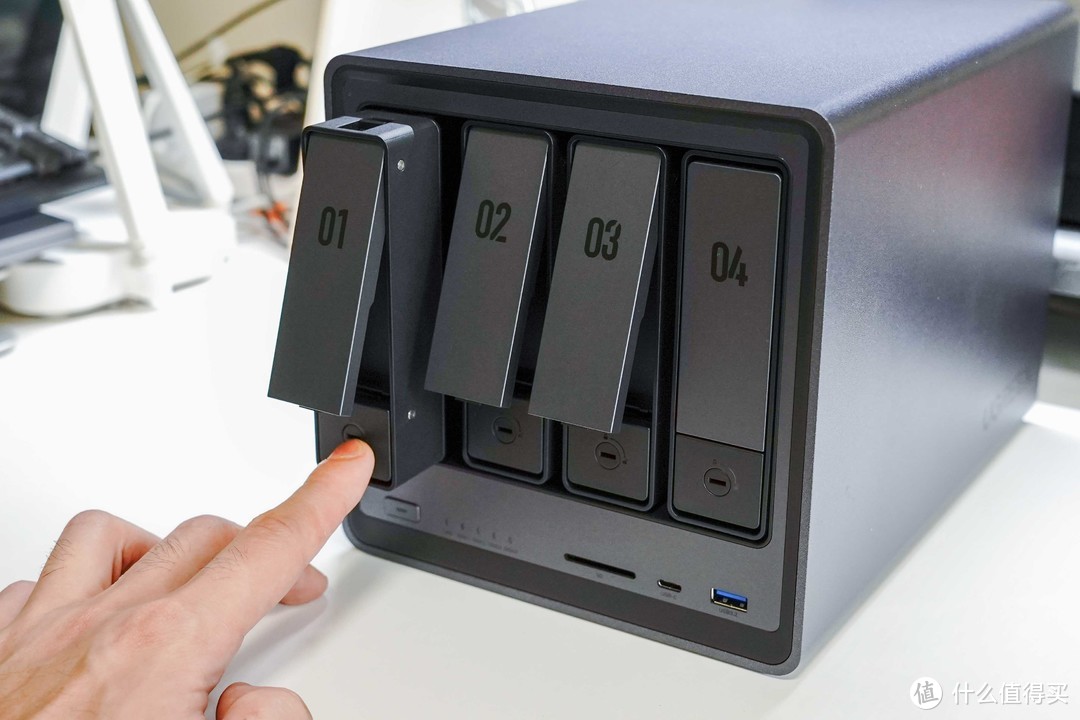 UGOS Pro还是黑群晖？用料扎实+大升级后的绿联DXP4800深度测试