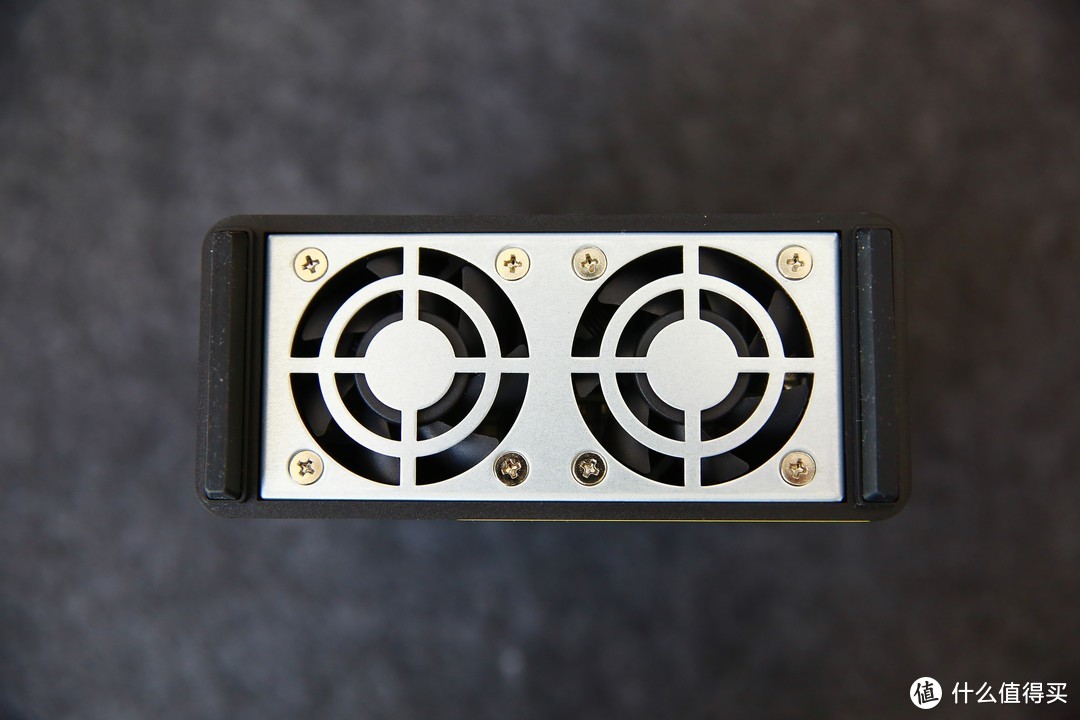 掌中性能小怪兽——铁威马F8 SSD PLUS全闪NAS使用体验 掌中性能小怪兽——铁威马F8 SSD PLUS全闪NAS使用体验