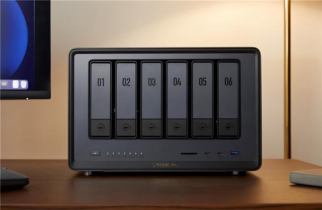 绿联DXP6800 Pro评测：六盘位NAS的高效协作与多功能体验