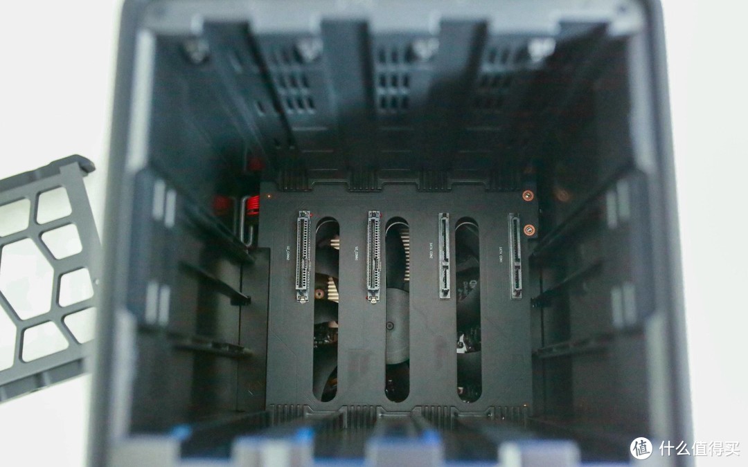 所见即所得，搭载N95、AI系统加持—极空间私有云Q4全面测评