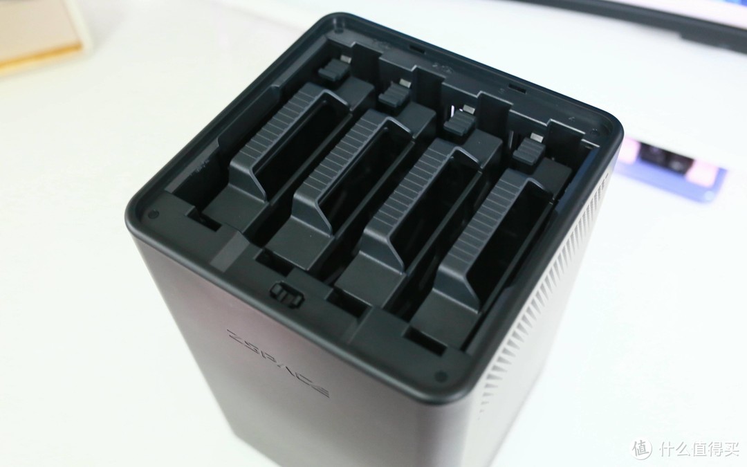 所见即所得，搭载N95、AI系统加持—极空间私有云Q4全面测评