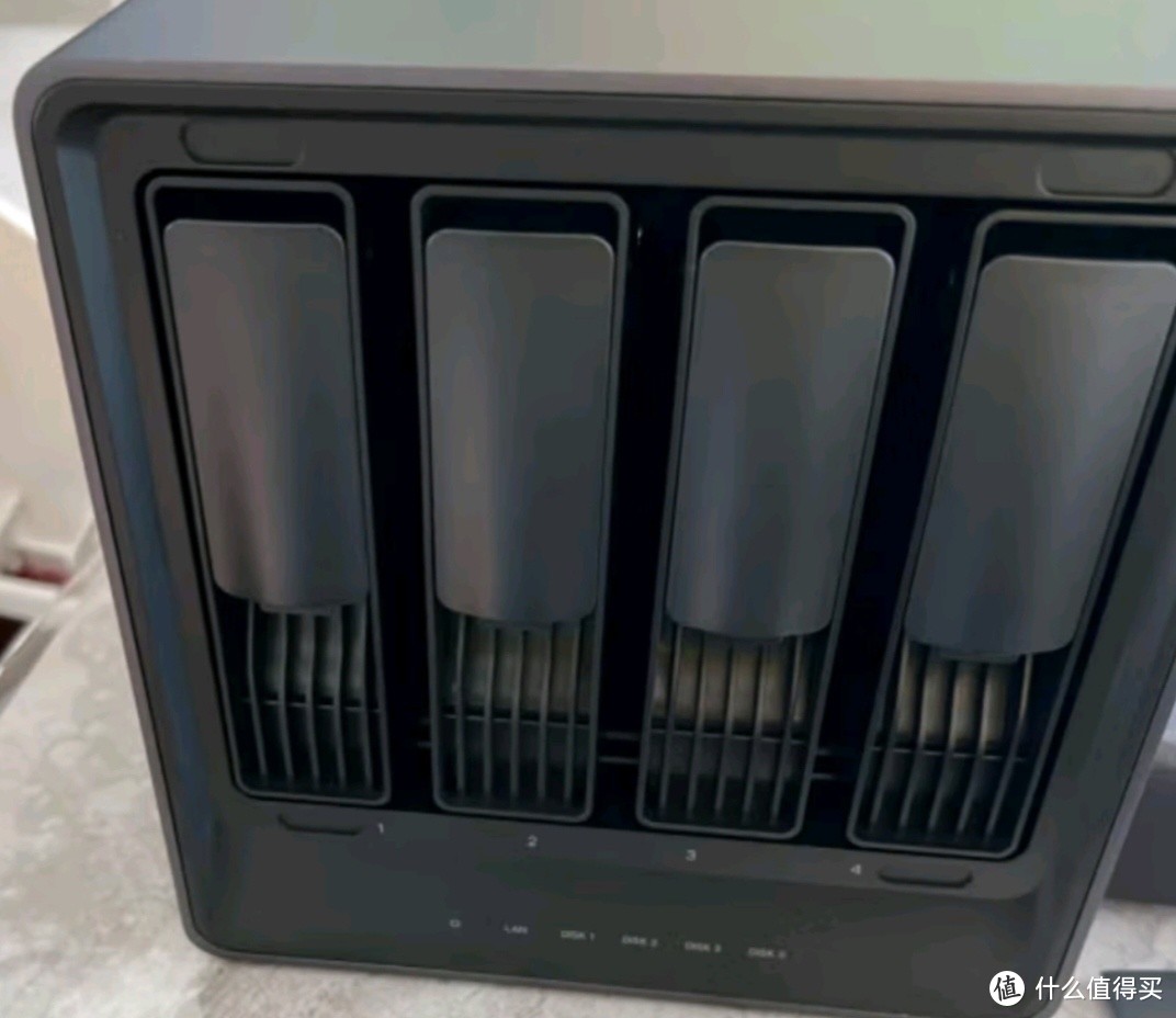 绿联私有云 DXP4800 8G 版：家庭数据的智慧中枢